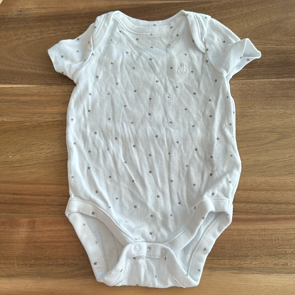Gap star onesie -3-6M